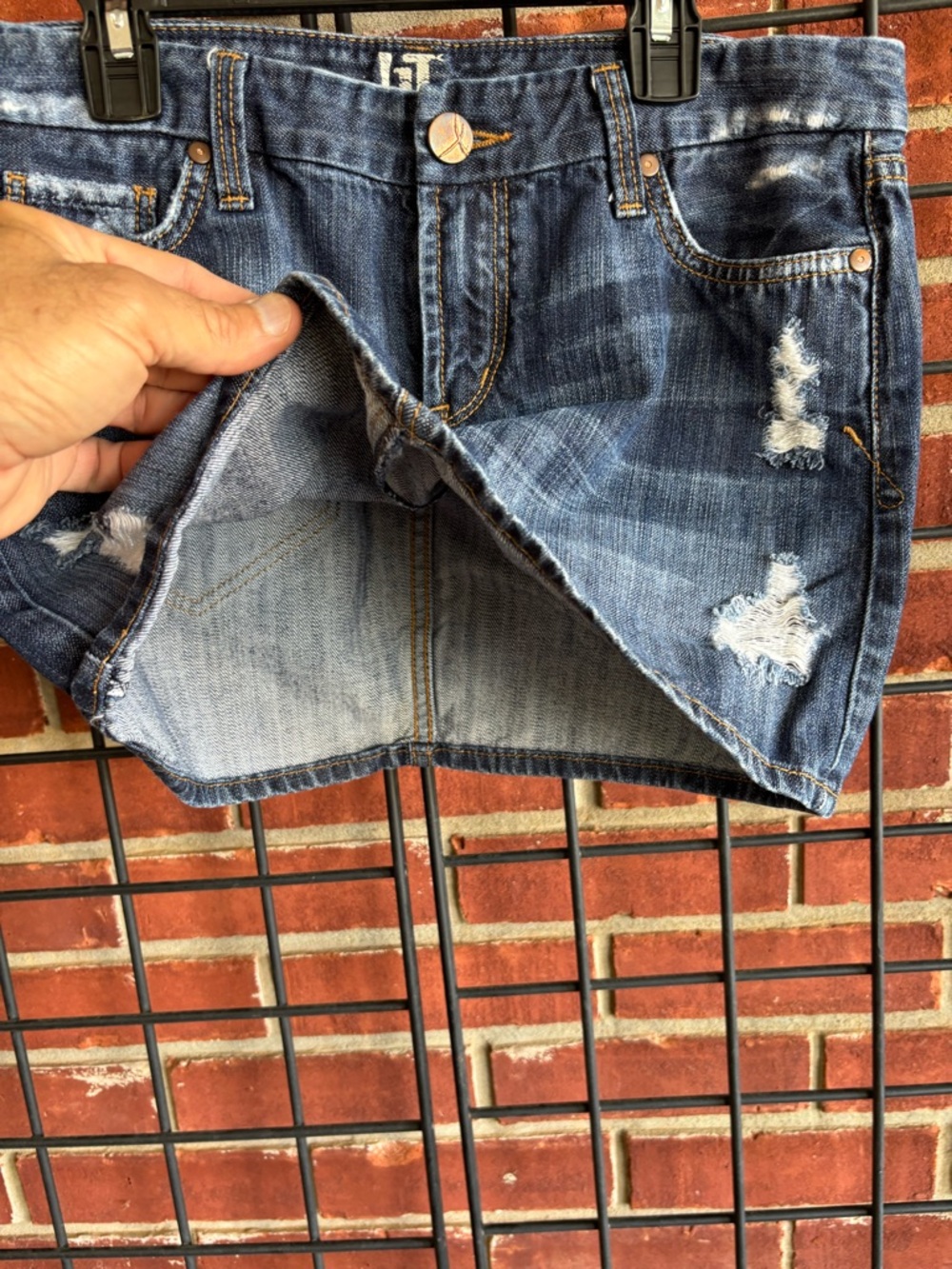 !iT Jeans Los Angeles Distressed Denim Mini Skirt Size 26 Dark Wash Jean Skirt - Picture 2 of 5